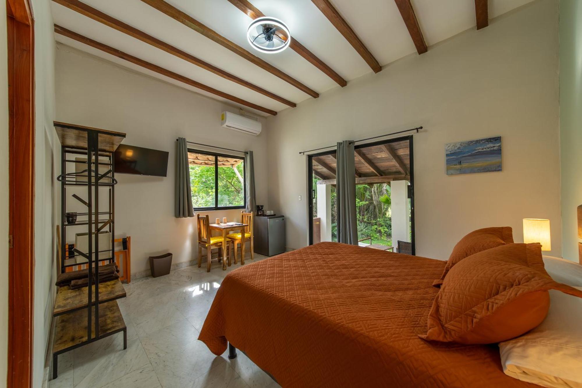 Zenquility Inn & Tavern Pedasi Town Экстерьер фото
